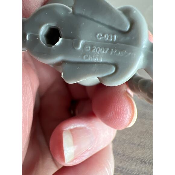 Littlest Pet Shop LPS #495 Grey Chinchilla Purple Eyes Pink Flower 2007 Hasbro - Picture 5 of 6